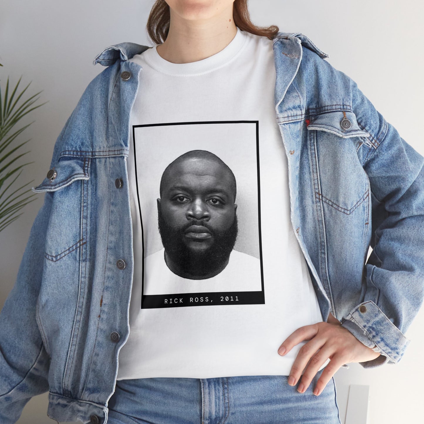 Camiseta con foto policial del rapero Rick Ross de 2011