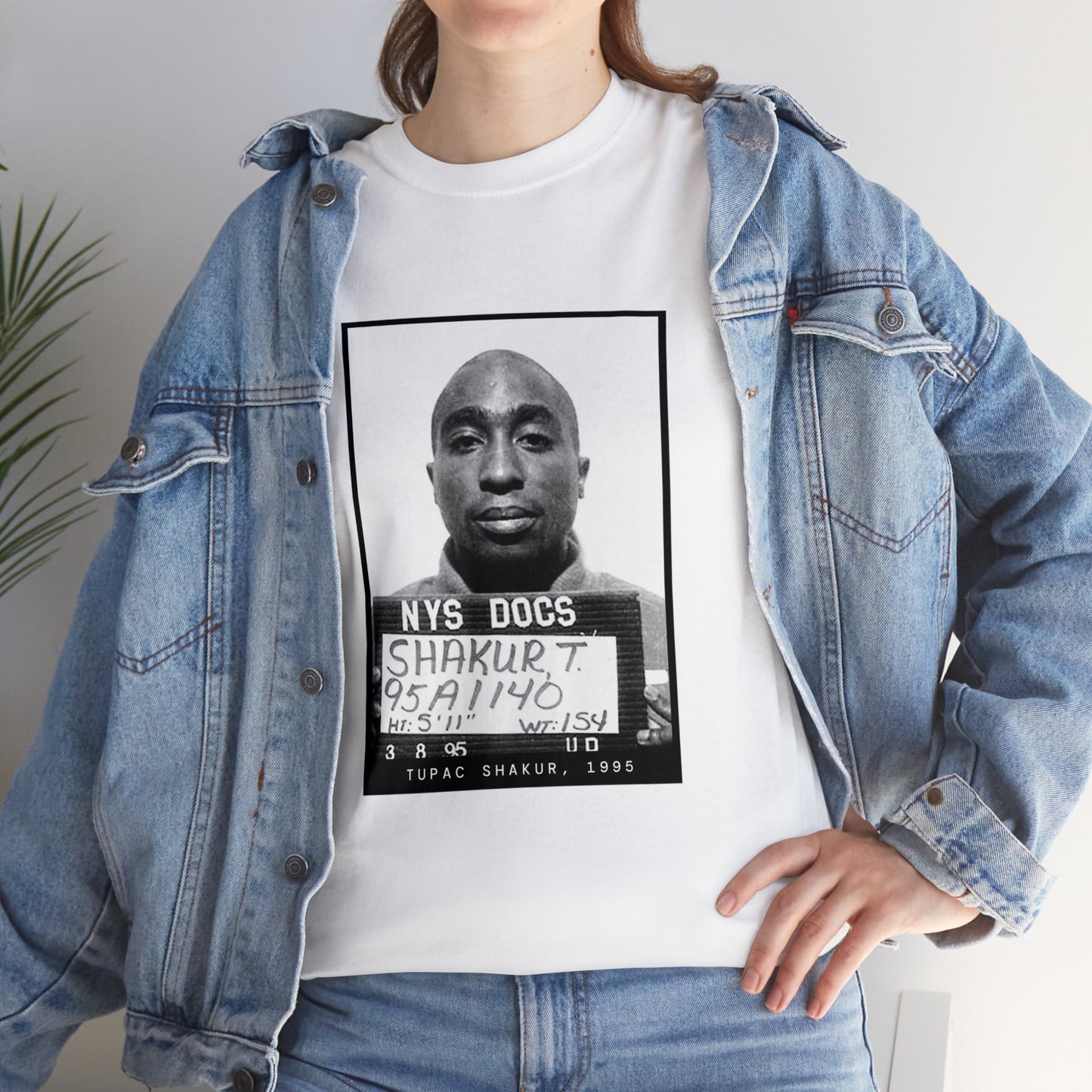 Camiseta con foto policial del rapero Tupac Shakur de 1995