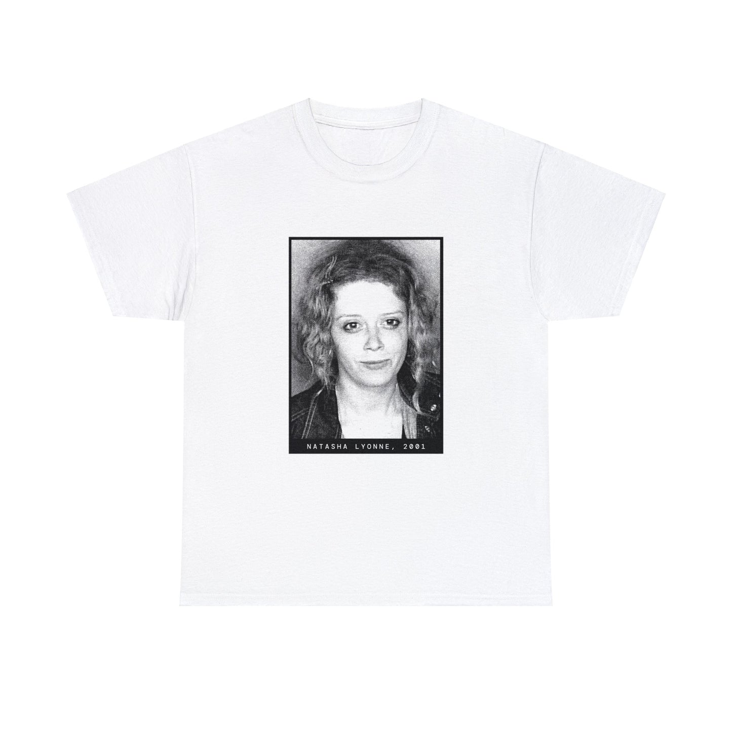 Camiseta con foto policial de una celebridad de 2001, Natasha Lyonne