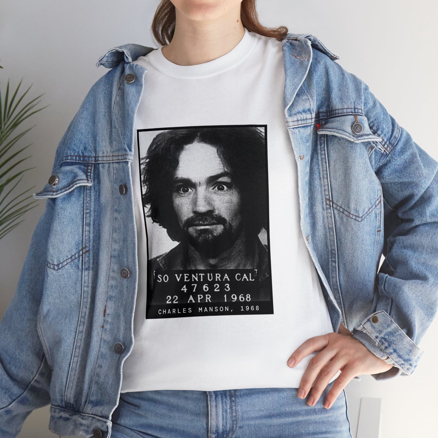 Camiseta con foto policial de Charles Manson, líder de culto de 1968