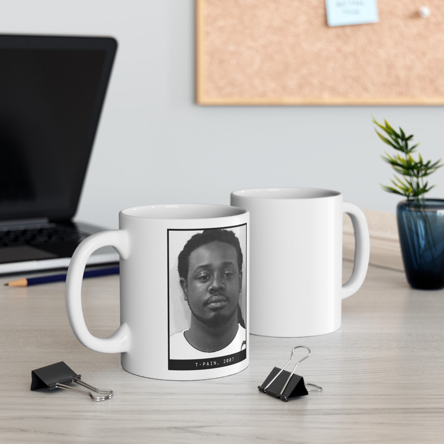 Taza con foto policial del rapero T-Pain, 2007