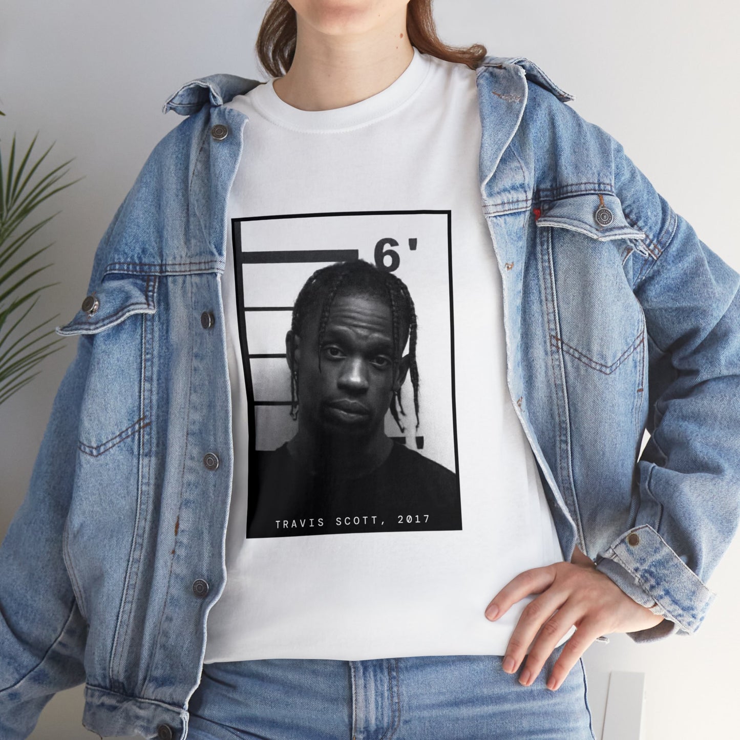 Camiseta con foto policial del rapero Travis Scott, 2017
