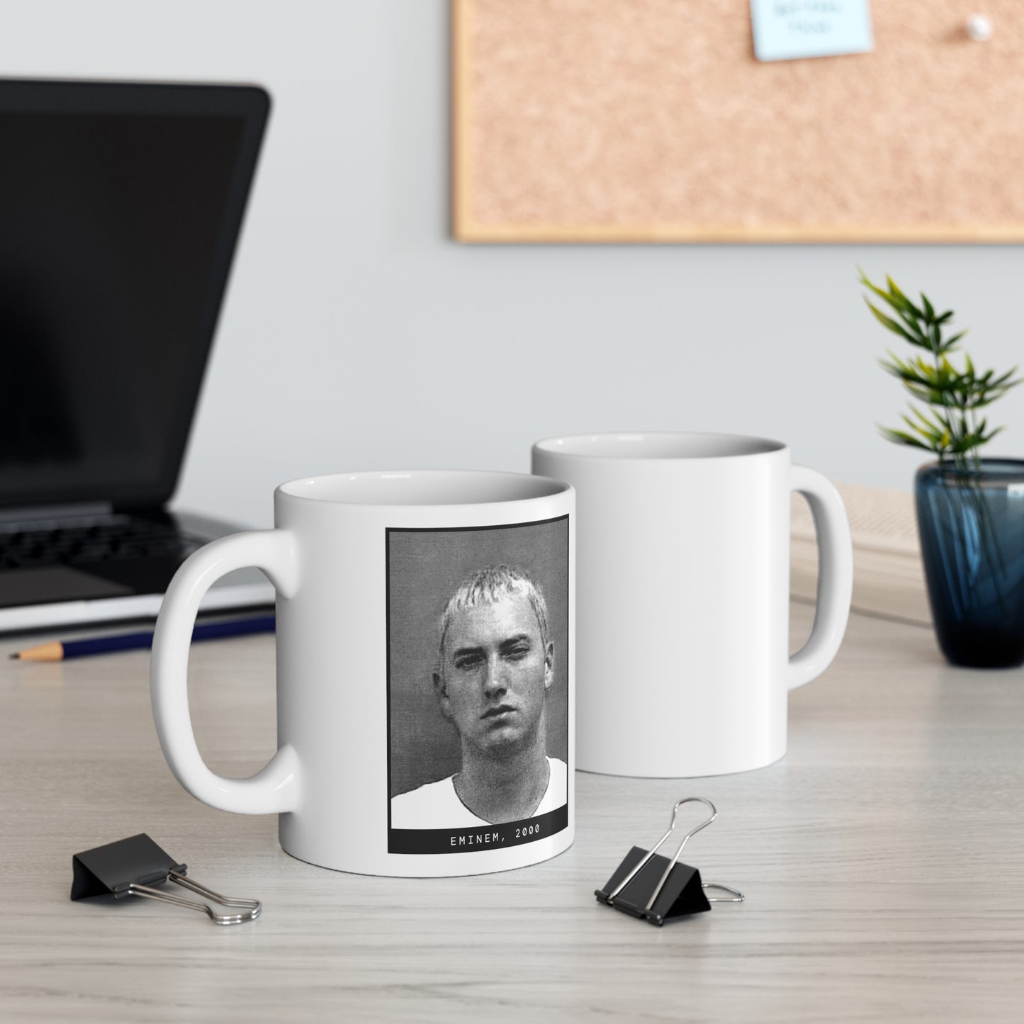 Taza con foto policial de Eminem, rapero del año 2000