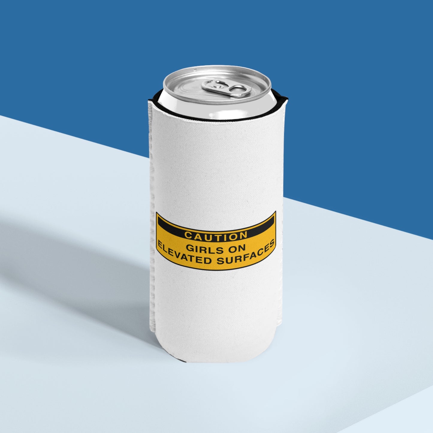 Las chicas en superficies elevadas pueden enfriarse