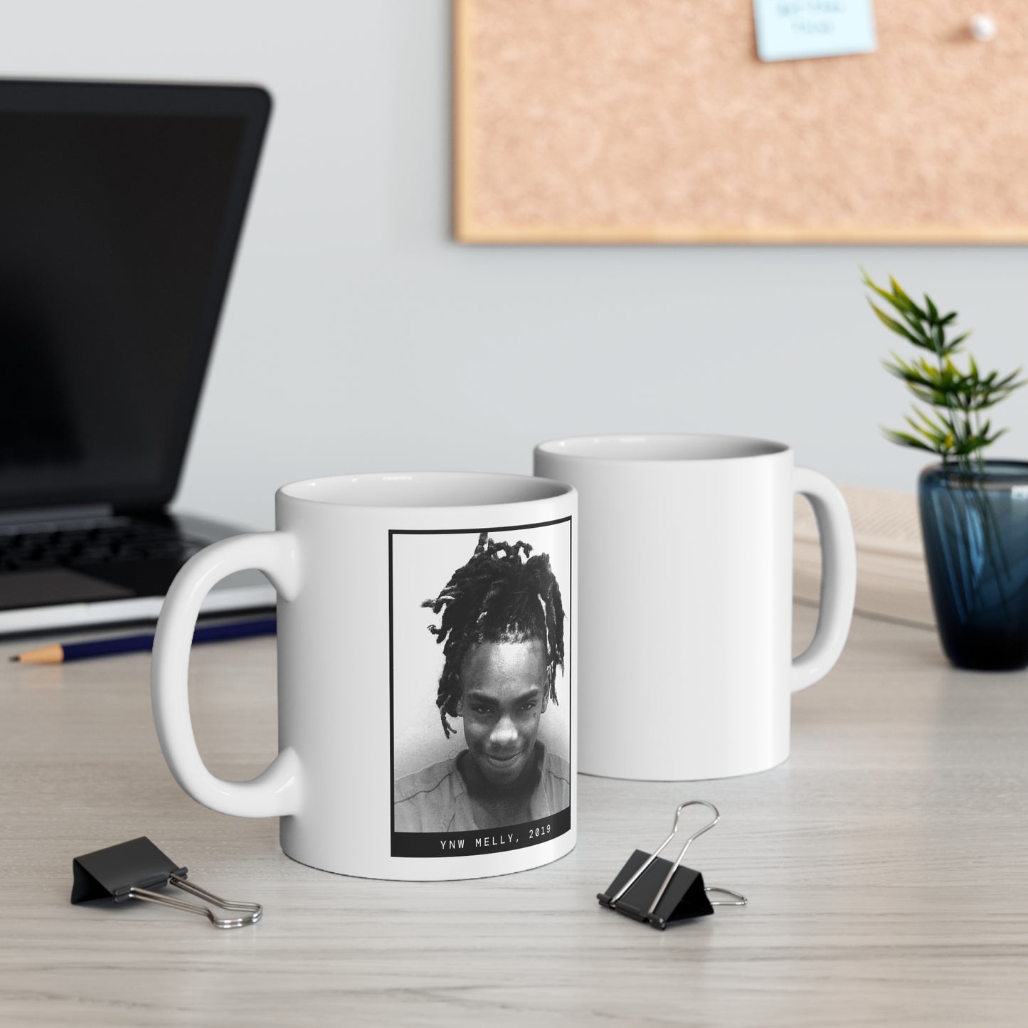 Taza con foto policial del rapero YNW Melly de 2019