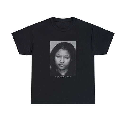 Camiseta con foto policial de Nicki Manaj, rapera de 2003