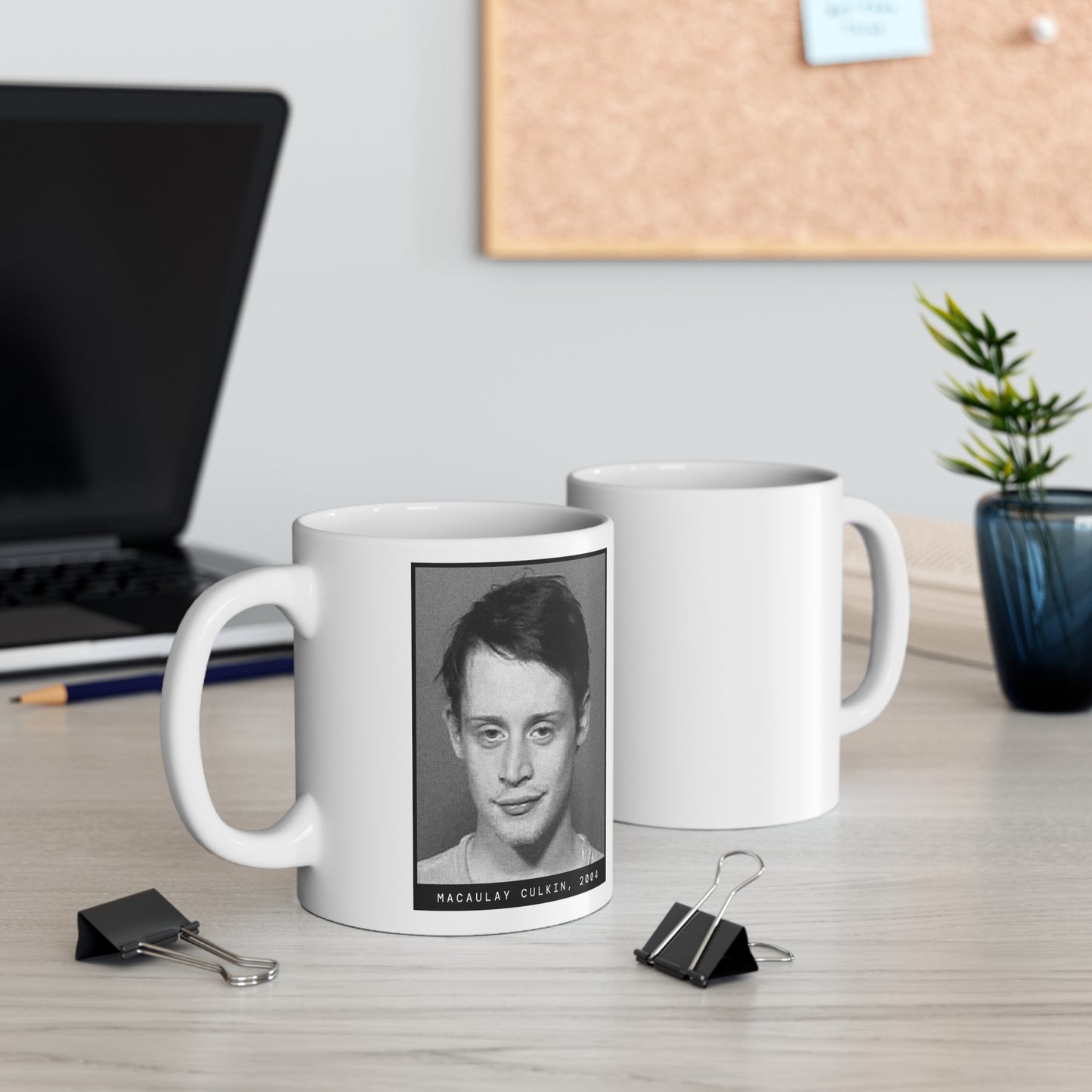 Taza con foto policial de un famoso de Macaulay Culkin, 2004