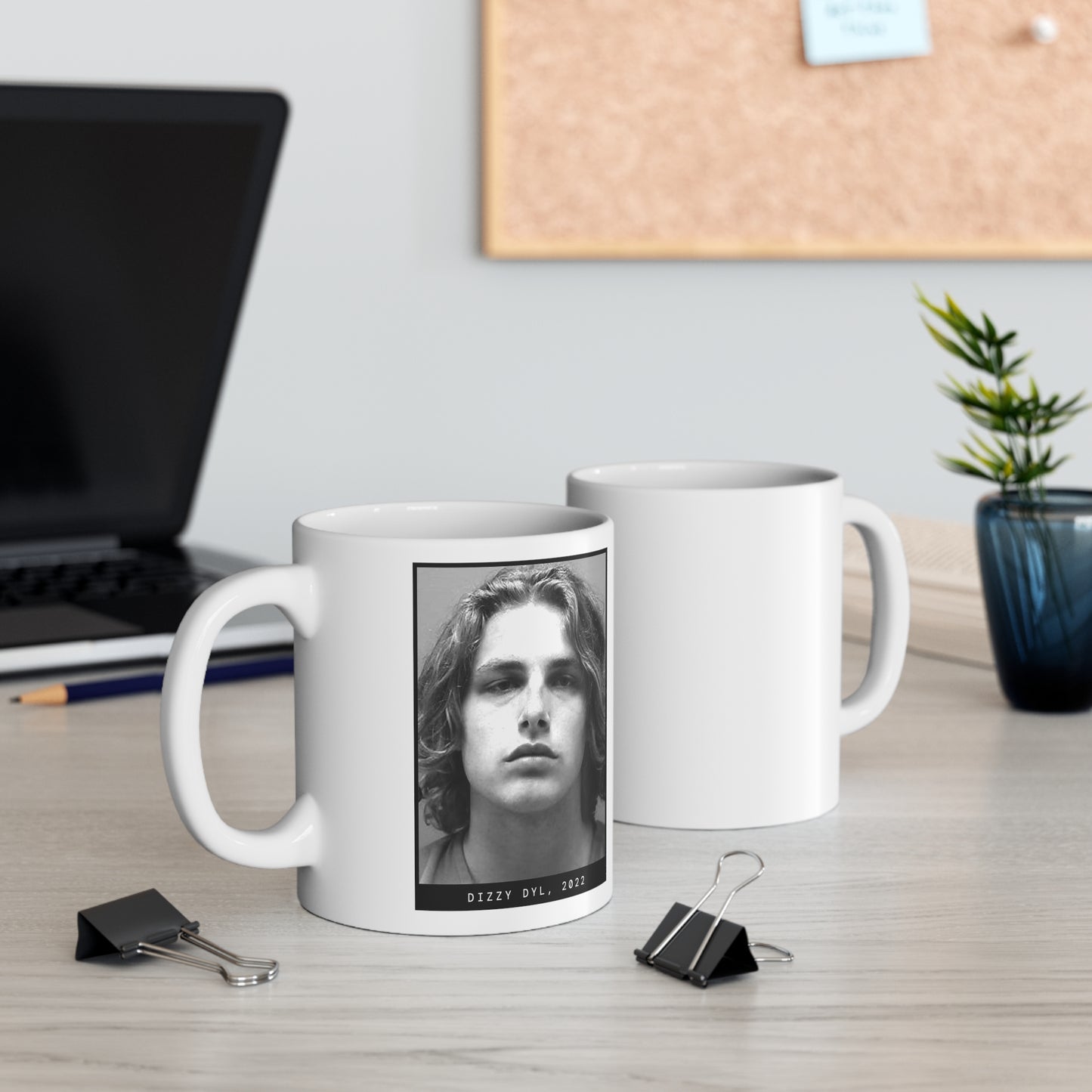 Dizzy Dyl, taza con foto policial de influencer de 2022