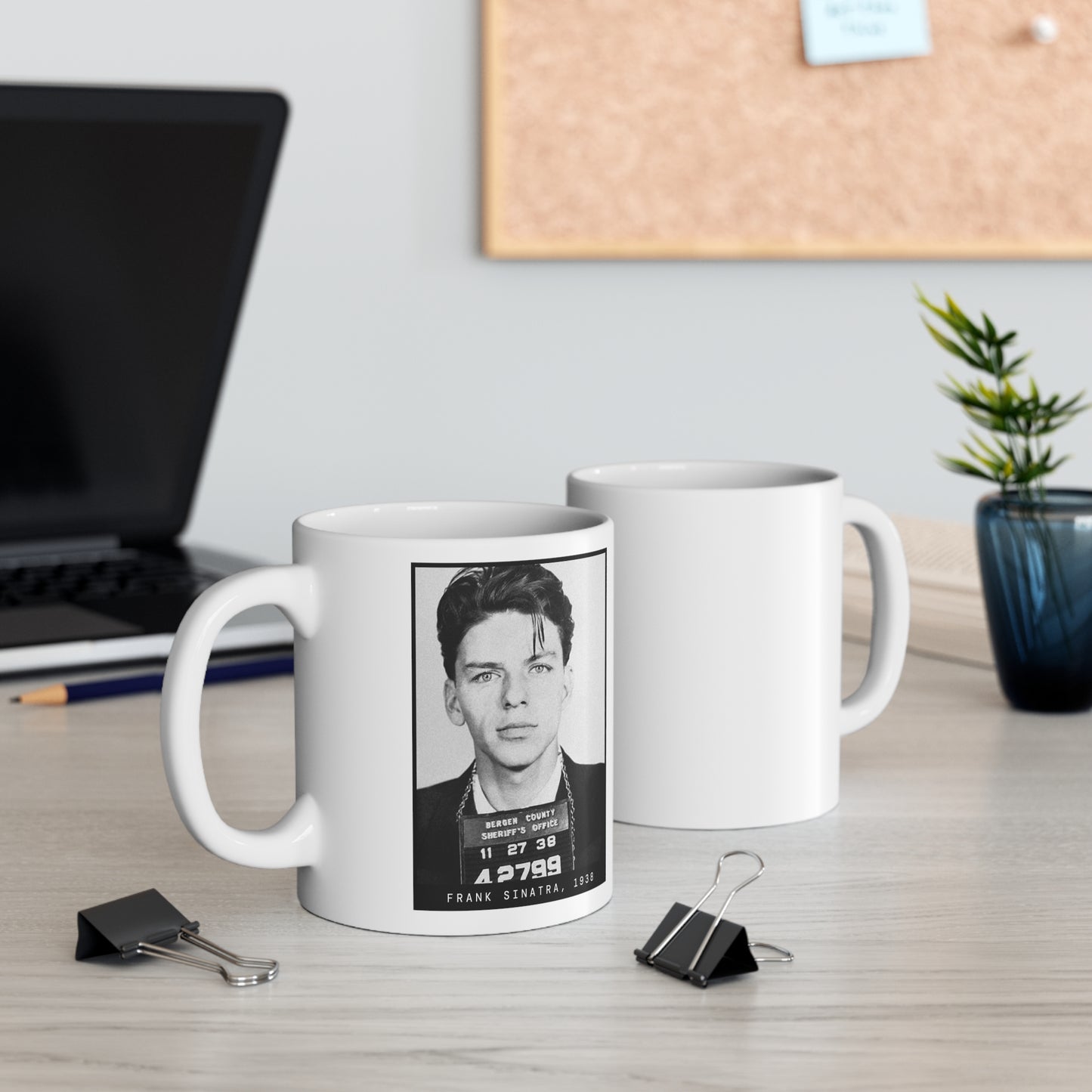 Taza con foto policial del cantante Frank Sinatra, 1938