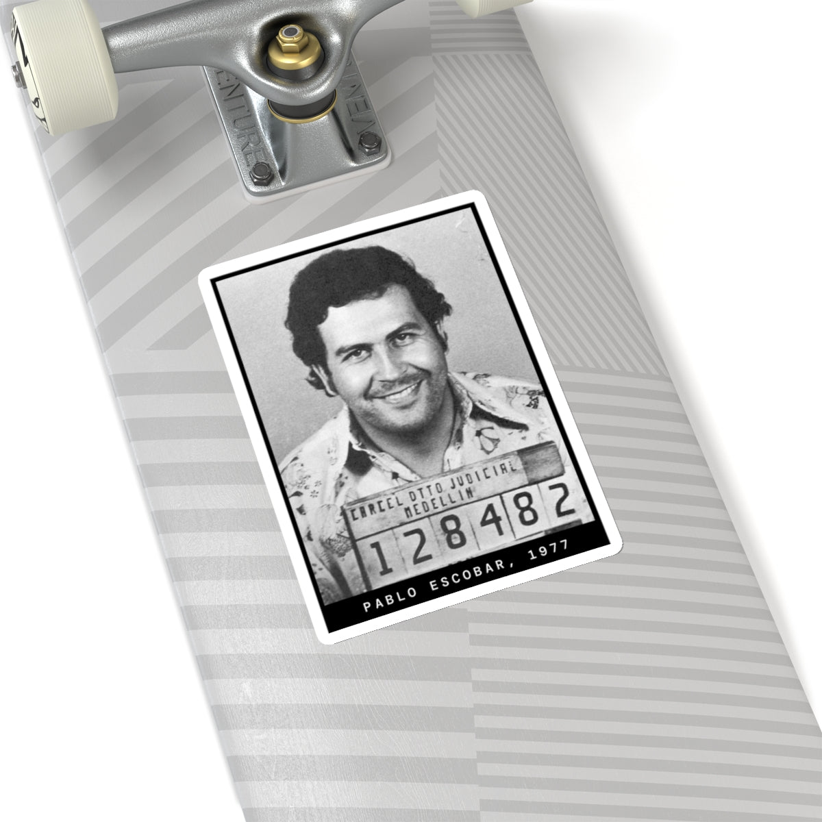 Pegatina de foto policial de Pablo Escobar, 1977