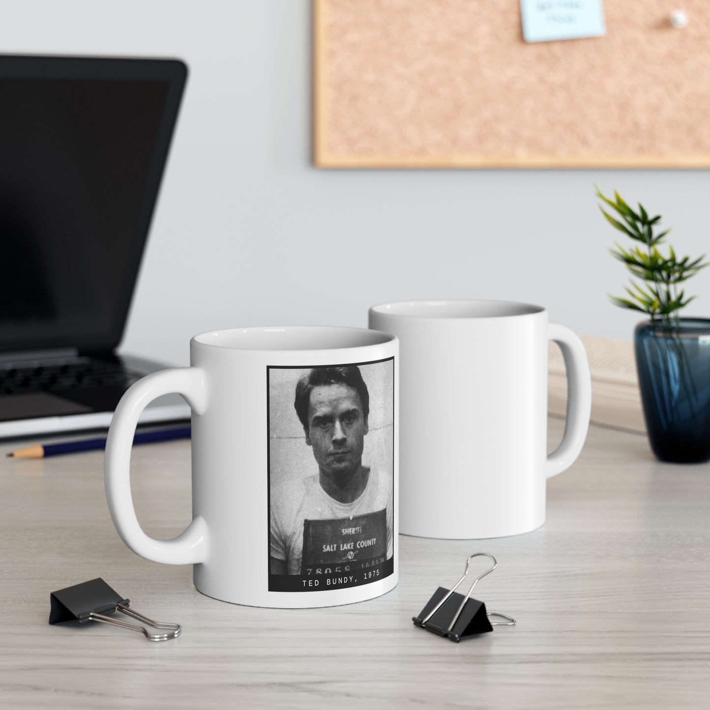 Taza con foto policial de Ted Bundy, asesino en serie de 1975