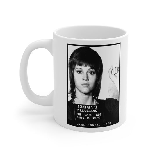 Taza con foto policial de activista de Jane Fonda, 1970