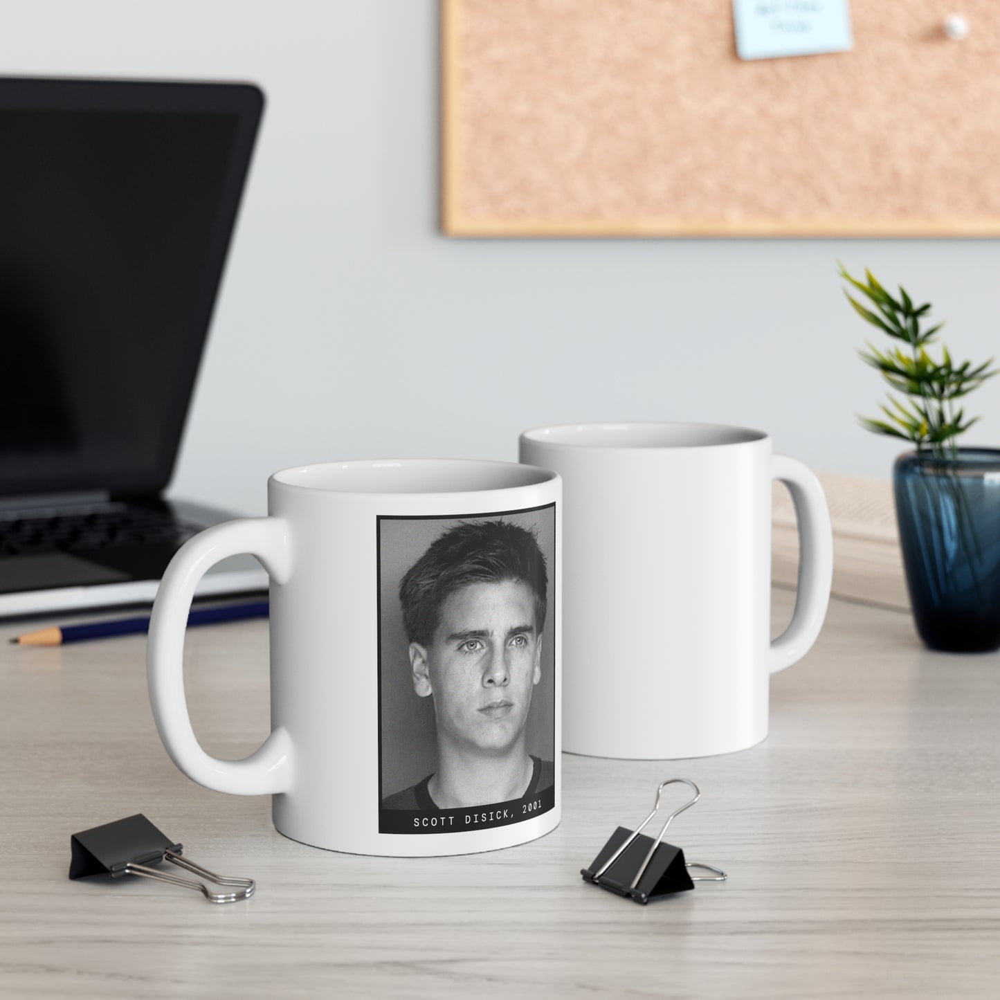 Taza con foto policial de un famoso de Scott Disick, 2001