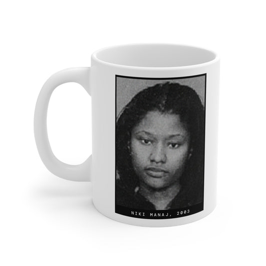 Taza con foto policial de Nicki Manaj, rapera femenina de 2003