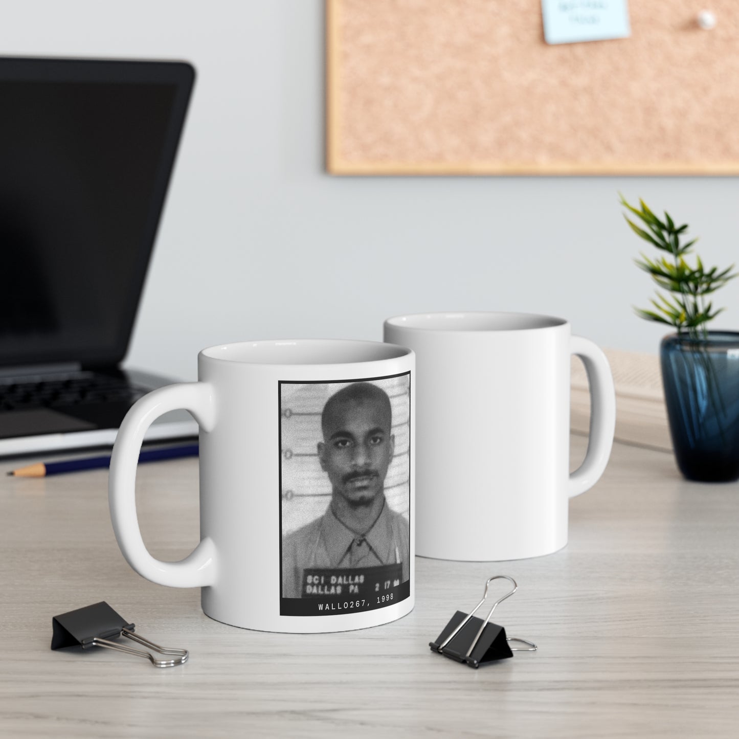 Wallo267, taza con fotografía policial de 1998