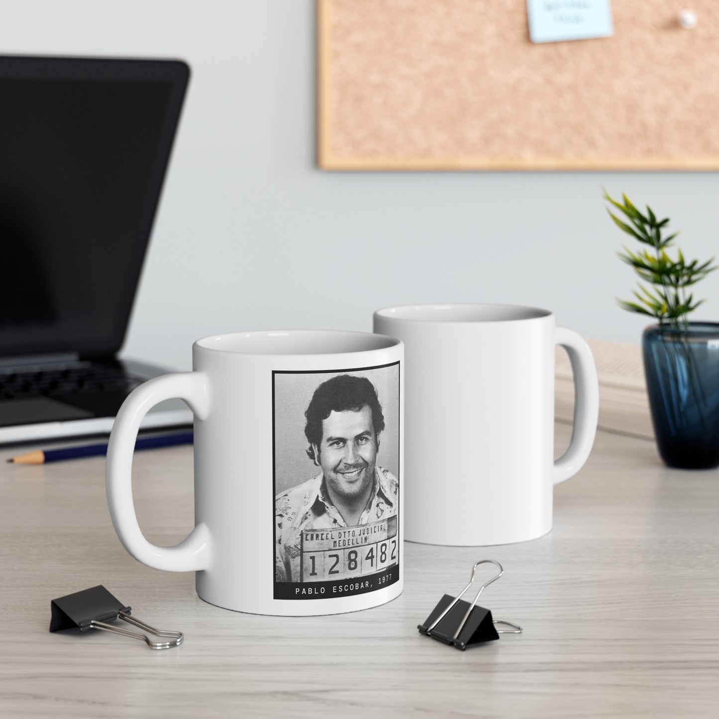 Taza con foto policial de Pablo Escobar, 1977