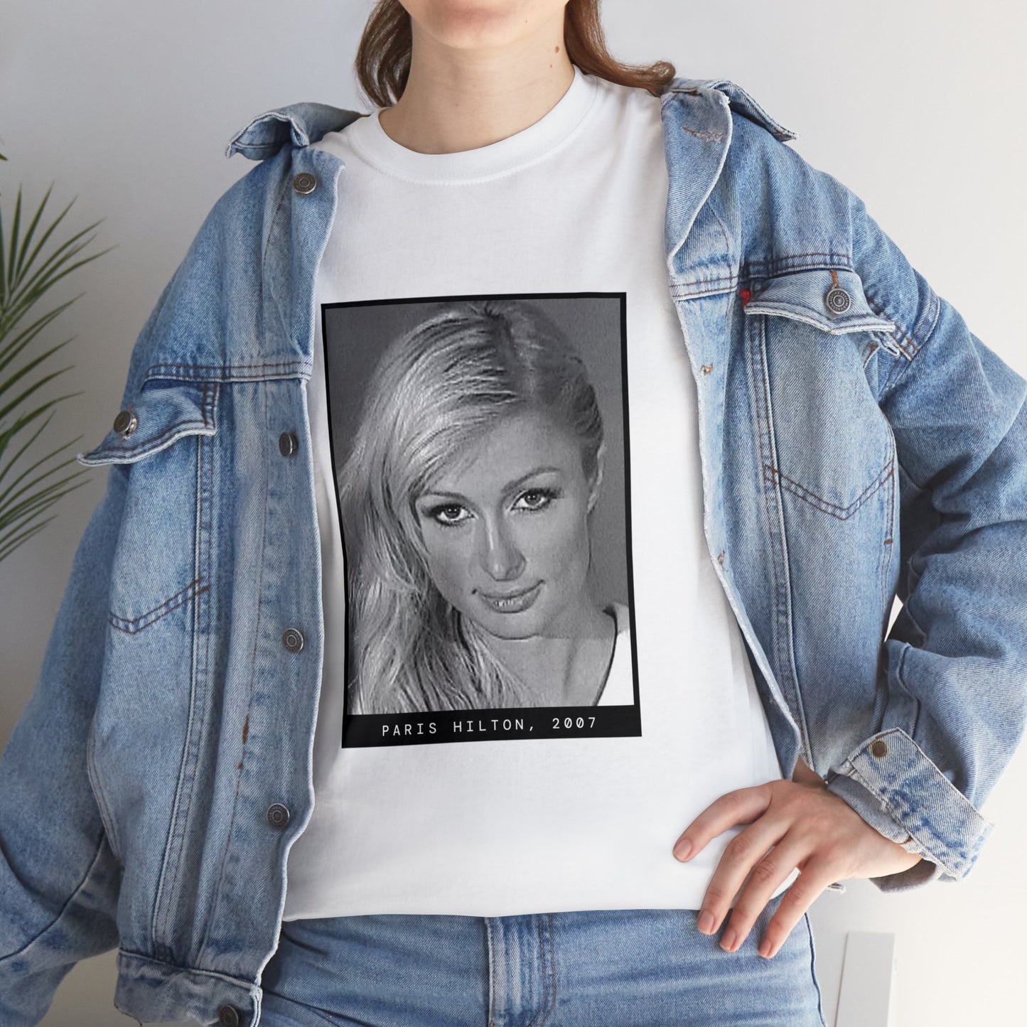 Camiseta con foto policial de celebridad de Paris Hilton, 2007