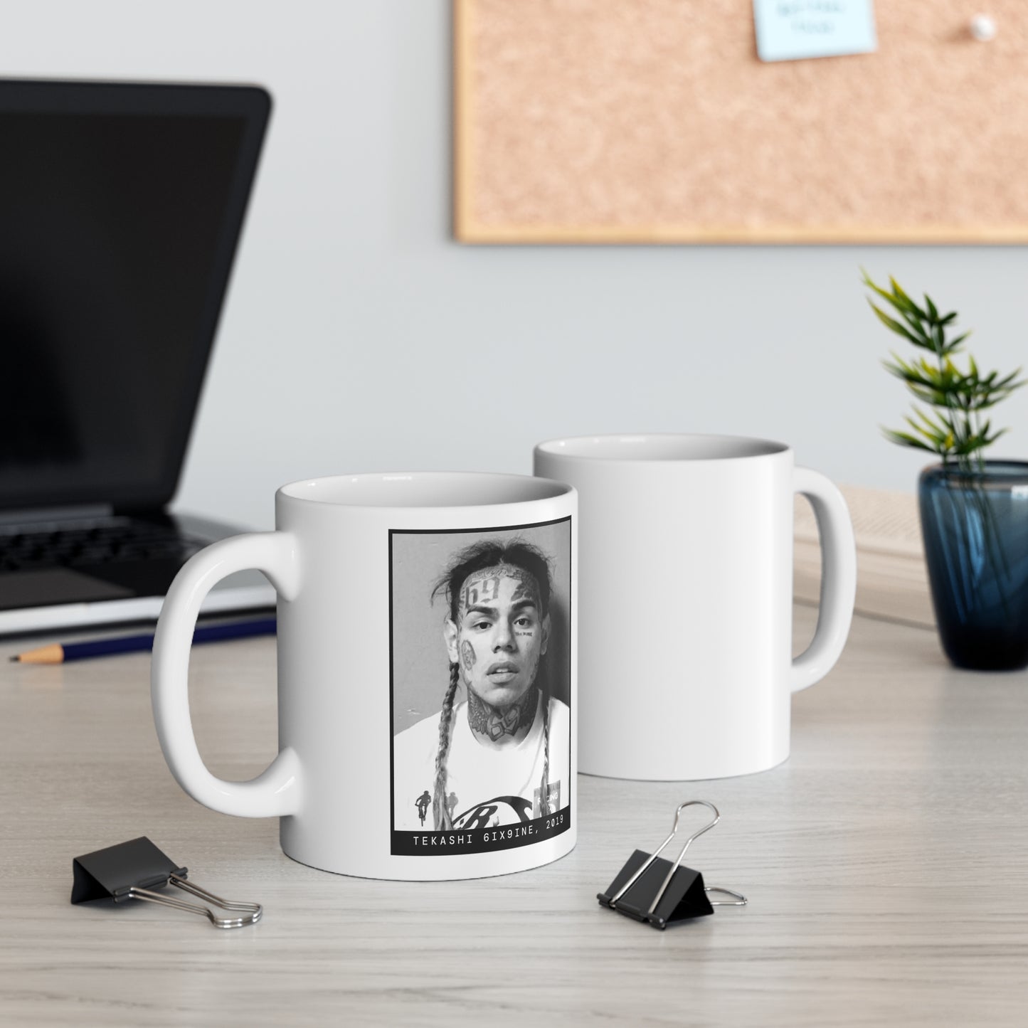 Taza con foto policial del rapero Tekashi 6ix9ine de 2019