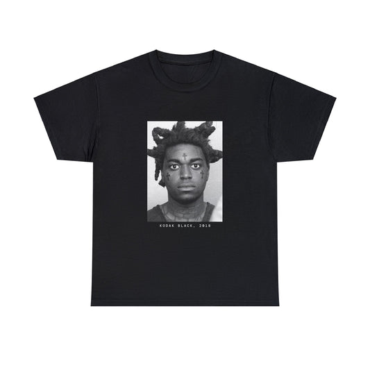 Camiseta negra con foto policial del rapero Kodak 2018